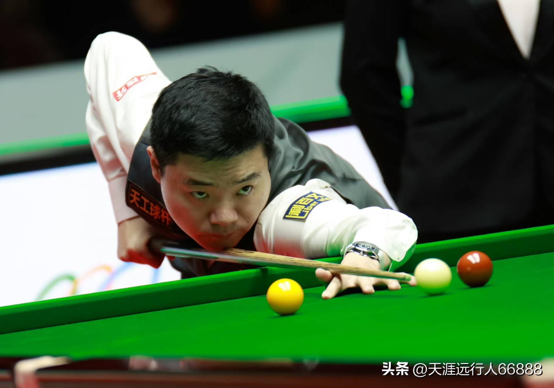 一支球队要 一支球队要