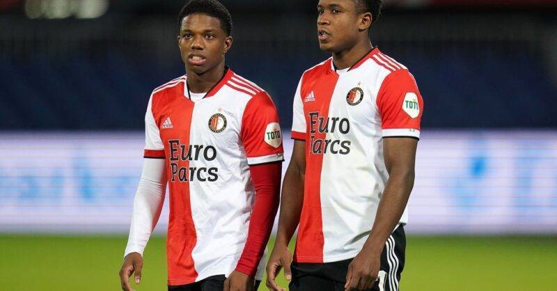 场边的教练 场边的教练