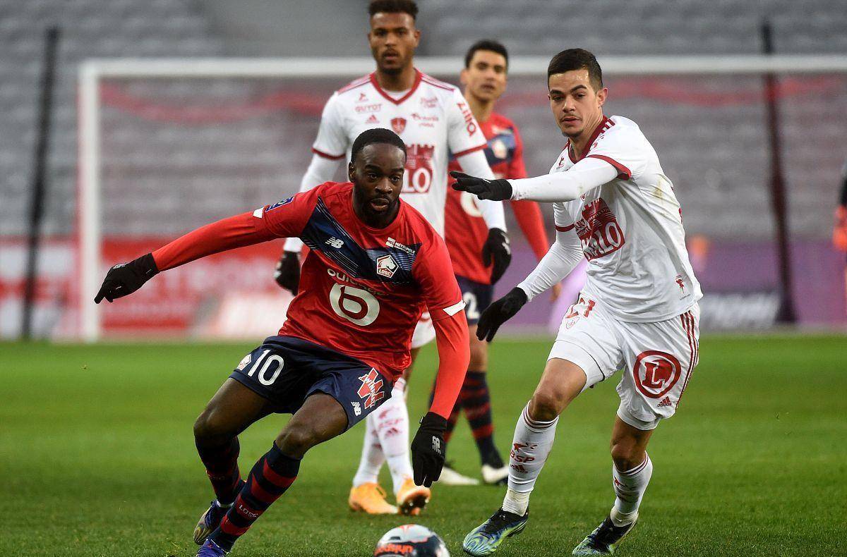 乒团体赛中 乒团体赛中