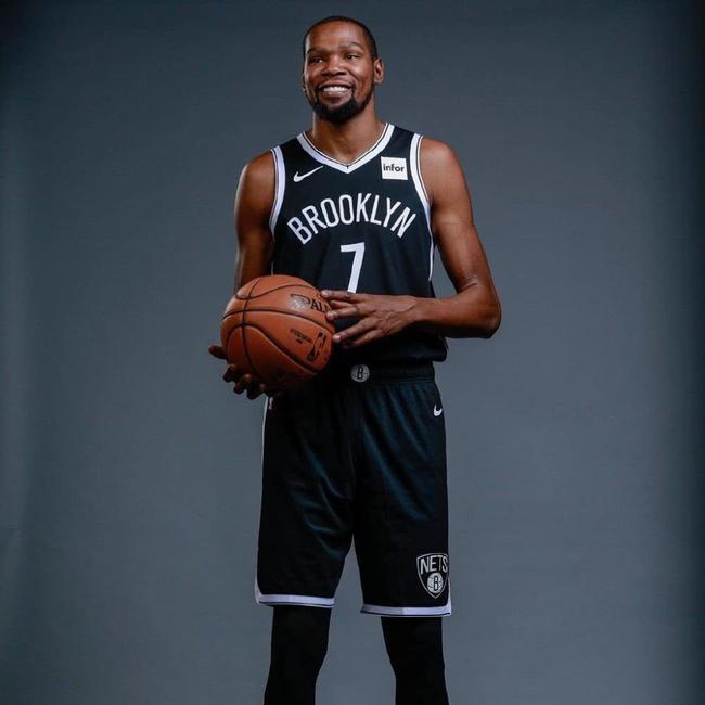 萨尔禁区遭 萨尔禁区遭